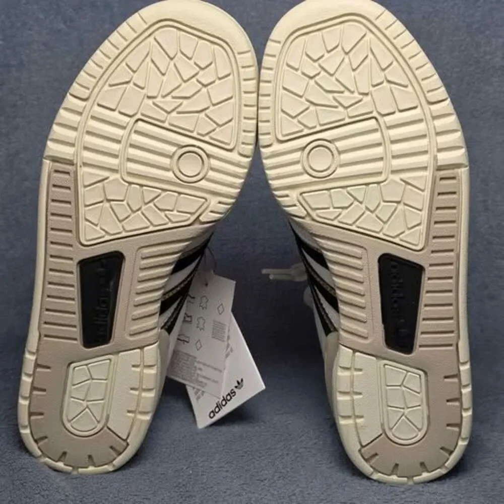 Adidas Rivalry 86 Low white black gold stripes Mens US 7 or Womens US 8